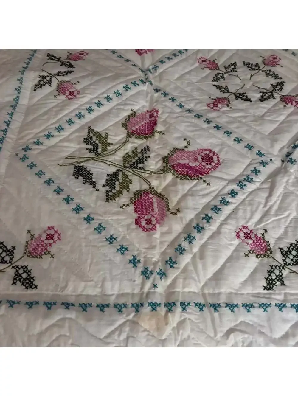 Vintage Hand Embroidered Cross Stitch Rose Quilt Queen 80x96 Floral Bedding